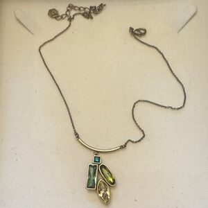 Chic Gemstone Necklace in Gold and Green